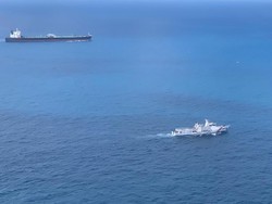 Bakamla Amankan 2 Kapal Super Tanker Asing di Perairan Natuna