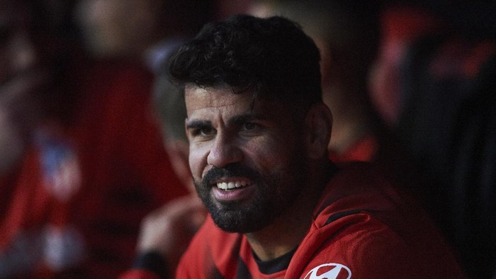 SEVILLE, SPAIN - NOVEMBER 02: Diego Costa of Club Atletico de Madrid 
looks on prior to the start the La Liga match between Sevilla FC and Club Atletico de Madrid at Estadio Ramon Sanchez Pizjuan on November 02, 2019 in Seville, Spain. (Photo by Aitor Alcalde/Getty Images)