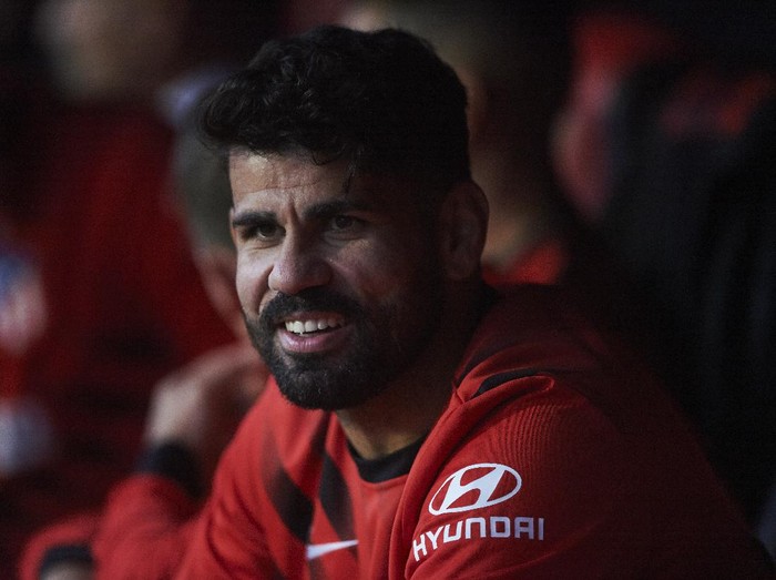 SEVILLE, SPAIN - NOVEMBER 02: Diego Costa of Club Atletico de Madrid 
looks on prior to the start the La Liga match between Sevilla FC and Club Atletico de Madrid at Estadio Ramon Sanchez Pizjuan on November 02, 2019 in Seville, Spain. (Photo by Aitor Alcalde/Getty Images)