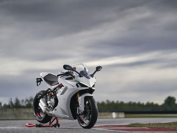 Ducati SuperSport 950, Mirip Panigale V4, Cocok buat Pemula