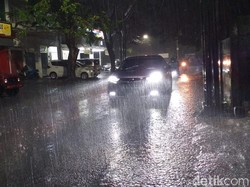 5 Bacaan Doa ketika Hujan Deras: Arab, Latin dan Artinya