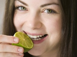 7 Manfaat Jeruk Nipis untuk Wajah Serta Potensi Efek Sampingnya