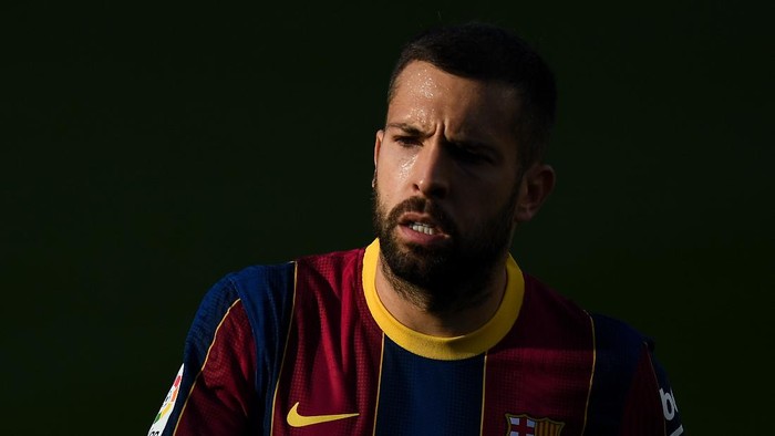 BARCELONA, SPAIN - NOVEMBER 29: Jordi Alba of FC Barcelona looks on during the La Liga Santander match between FC Barcelona and C.A. Osasuna at Camp Nou on November 29, 2020 in Barcelona, Spain. (Photo by David Ramos/Getty Images)