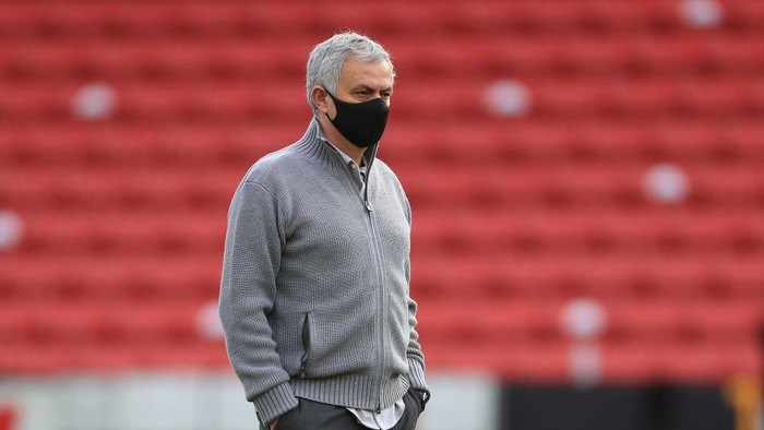 SHEFFIELD, ENGLAND - JANUARY 17: Jose Mourinho, Manager of Tottenham Hotspur looks on prior to the Premier League match between Sheffield United and Tottenham Hotspur at Bramall Lane on January 17, 2021 in Sheffield, England. Sporting stadiums around England remain under strict restrictions due to the Coronavirus Pandemic as Government social distancing laws prohibit fans inside venues resulting in games being played behind closed doors. (Photo by Mike Egerton - Pool/Getty Images)