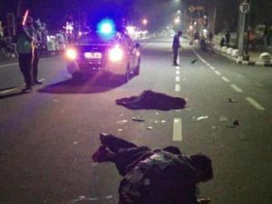 Pemuda Mabuk Tabrak Ambulans Berisi Jenazah COVID-19