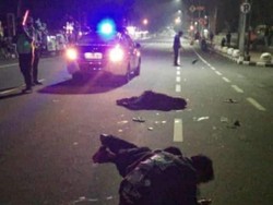 Pemuda Mabuk Tabrak Ambulans Berisi Jenazah COVID-19