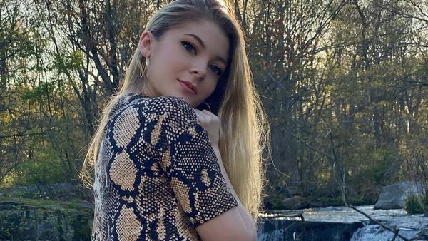 Foto: Penampilan Model yang Ngaku Religius Tapi Jual Konten Sensual