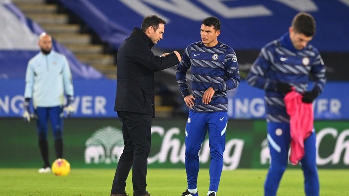 LONDON, ENGLAND - MARCH 03: Frank Lampard, Manager of Chelsea celebrates with Mason Mount of Chelsea during the FA Cup Fifth Round match between Chelsea FC and Liverpool FC at Stamford Bridge on March 03, 2020 in London, England. (Photo by Shaun Botterill/Getty Images)