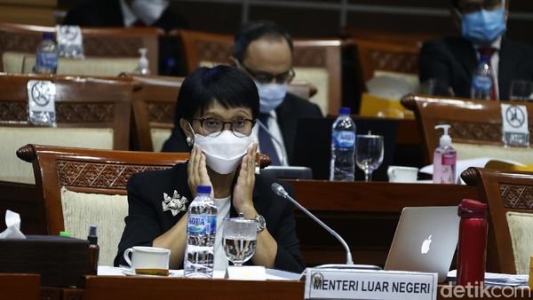 Menlu dan Komisi I DPR Rapat Bahas Vaksin Corona