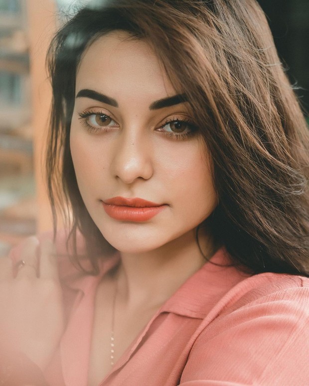 Nora Alexandra/instagram.com/ncdpapl Nora Alexandra dengan wajah flawless nuansa coral/instagram.com/ncdpapl