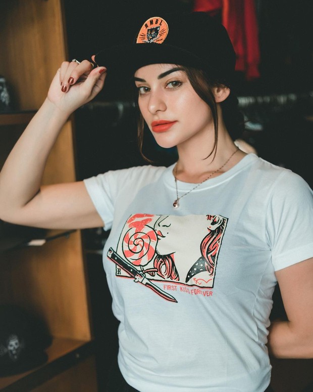 Nora Alexandra/instagram.com/ncdpapl Nora Alexandra wajah flawless dengan topi/instagram.com/ncdpapl