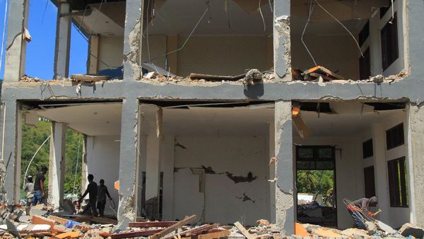 Penampakan SMK 1 Rangas Sulbar yang Ambruk Akibat Gempa