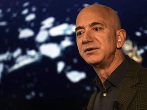 Penghasilan 10 Orang Super Kaya Ini Bisa Membeli Vaksin untuk Umat Dunia