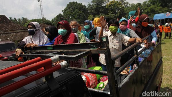 Ratusan Pengungsi Merapi Kembali ke Rumah