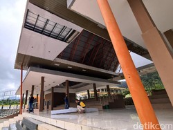 Baru Diperbaiki, Plafon Podium Lapang Cangehgar Sukabumi Ambruk