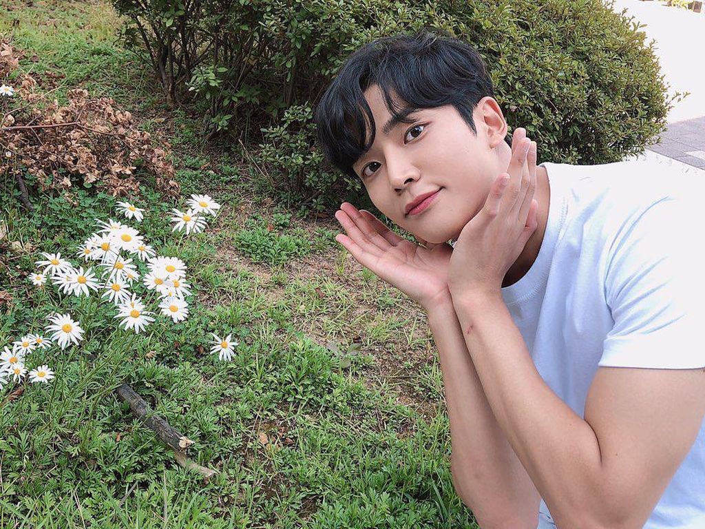Laris Manis! Rowoon SF9 Main Drama Yeonmo Bareng Park Eun Bin Laris Manis! Rowoon SF9 Main Drama Yeonmo Bareng Park Eun Bin
