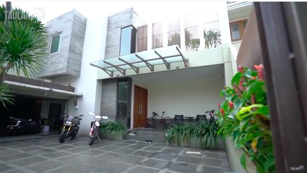 Rumah Ari Wibowo Rumah Ari Wibowo