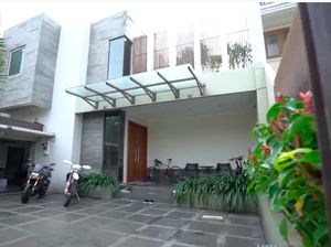 8 Potret Rumah Mewah Ari Wibowo yang Jarang Terekspos  8 Potret Rumah Mewah Ari Wibowo yang Jarang Terekspos