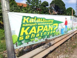 Spanduk Ancaman Rp 50 Juta ke Penyampah Dipasang Jelang GT Kalimalang 1