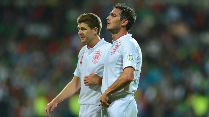 Steven Gerrard, Frank Lampard CHISINAU, MOLDOVA - SEPTEMBER 07: Steven Gerrard and Frank Lampard of England look on during the FIFA 2014 World Cup qualifier match between Moldova and England at Zimbru Stadium on September 7, 2012 in Chisinau, Moldova. (Photo by Michael Regan/Getty Images)