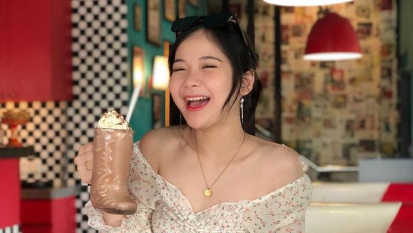 Syiva Angel Pamer Pose Seksi Saat Kulineran, Ini Buktinya