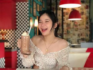 Syiva Angel Pamer Pose Seksi Saat Kulineran, Ini Buktinya Syiva Angel Pamer Pose Seksi Saat Kulineran, Ini Buktinya