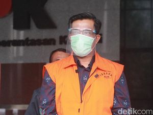 Tersangka Kasus Bakamla Juli Amar Maruf Diperiksa KPK Tersangka Kasus Bakamla Juli Amar Maruf Diperiksa KPK