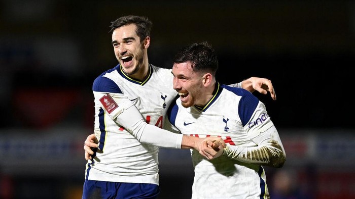 HIGH WYCOMBE, ENGLAND - JANUARY 25: Harry Winks of Tottenham Hotspur celebrates after scoring their sides second goal with team mate Pierre-Emile Højbjerg during The Emirates FA Cup Fourth Round match between Wycombe Wanderers and Tottenham Hotspur at Adams Park on January 25, 2021 in High Wycombe, England. Sporting stadiums around the UK remain under strict restrictions due to the Coronavirus Pandemic as Government social distancing laws prohibit fans inside venues resulting in games being played behind closed doors. (Photo by Shaun Botterill/Getty Images)