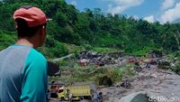 Warga Klaten Ramai-ramai Berburu Pasir Lahar Merapi
