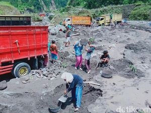 Usai Banjir Lahar Merapi, Warga Ramai-ramai Datangi Sungai Woro Klaten