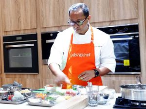 Webinar Makan Sehat untuk Keluarga di Tengah Pandemi Webinar Makan Sehat untuk Keluarga di Tengah Pandemi