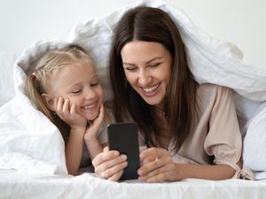 5 Hal yang Wajib Diperhatikan Sebelum Belikan Anak HP