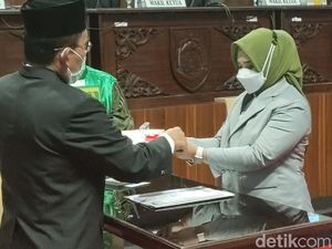 Keanggotan Wabup Terpilih Sragen di DPRD Digantikan Anaknya, Kok Bisa? Keanggotan Wabup Terpilih Sragen di DPRD Digantikan Anaknya, Kok Bisa?
