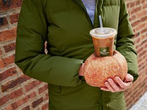 Berbentuk Roti, Sarung Tangan Ini Jadi Incaran Banyak Orang