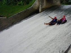 Kafe Instagramable sampai River Tubing yang Seru di Desa Wisata Jambu