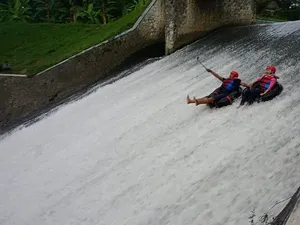 Kafe Instagramable sampai River Tubing yang Seru di Desa Wisata Jambu Kafe Instagramable sampai River Tubing yang Seru di Desa Wisata Jambu