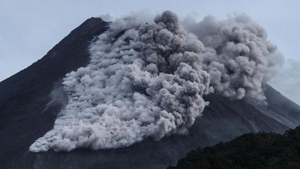 Potret Erupsi Merapi Pagi Ini