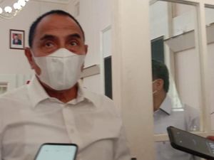 Bangun Masjid Pakai Nama Ayah di Batubara, Canda Gubsu: Ini Enaknya Berkuasa Bangun Masjid Pakai Nama Ayah di Batubara, Canda Gubsu: Ini Enaknya Berkuasa