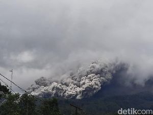 Detik-detik Gunung Merapi Luncurkan Awan Panas