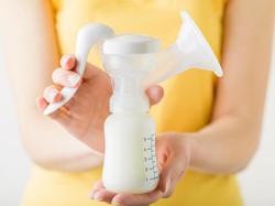 Heboh Selebgram Pakai ASI Sebagai Skincare, Begini Menurut Pakar Kecantikan