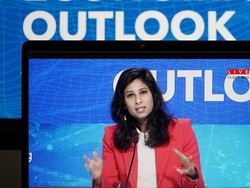 IMF: Vaksinasi Massal Gerakkan Pertumbuhan Ekonomi di 2021