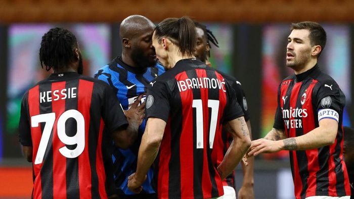 Inter Milan MILAN, ITALY - JANUARY 26: Romelu Lukaku of FC Internazionale clashes with Zlatan Ibrahimovic of AC Milan during the Coppa Italia match between FC Internazionale and AC Milan at Stadio Giuseppe Meazza on January 26, 2021 in Milan, Italy. Sporting stadiums around Italy remain under strict restrictions due to the Coronavirus Pandemic as Government social distancing laws prohibit fans inside venues resulting in games being played behind closed doors. (Photo by Marco Luzzani/Getty Images)