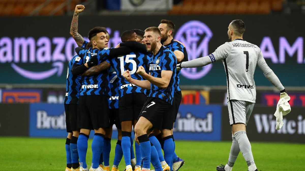 Antonio Conte meyakini Inter Milan tetap bisa mengalahkan AC Milan meski tanpa kartu merah untuk Zlatan Ibrahimovic (Foto: Getty Images/Marco Luzzani)