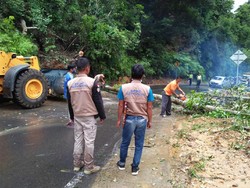 Jalan Bengkulu-Kepahiang Sempat Terputus karena Tertimbun Longsor