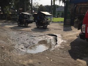 Warga Keluhkan Jalan Rusak di Pakam, Pemkab Deli Serdang: Wewenang Provinsi