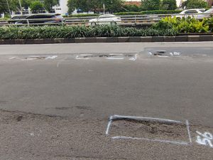 Jalan MT Haryono Arah Gatsu Masih Bopeng-bopeng, Begini Kondisinya