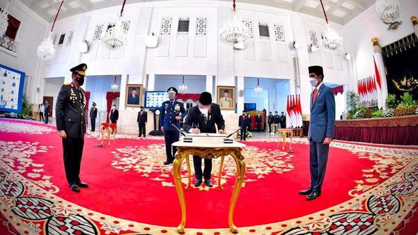 Momen Jokowi Lantik Listyo Sigit Prabowo jadi Kapolri