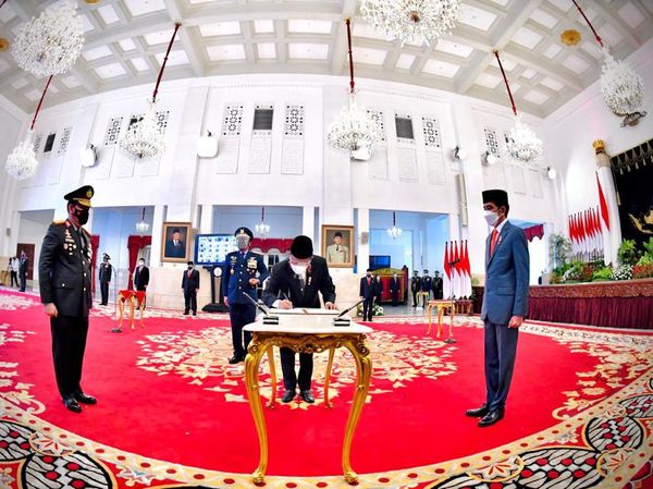 Momen Jokowi Lantik Listyo Sigit Prabowo jadi Kapolri