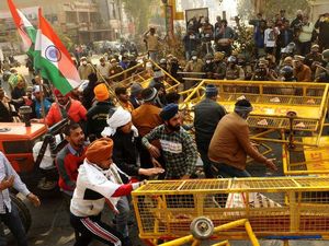 Petani India Protes di Pinggir Jalan, Puluhan Ribu Polisi Dikerahkan Petani India Protes di Pinggir Jalan, Puluhan Ribu Polisi Dikerahkan