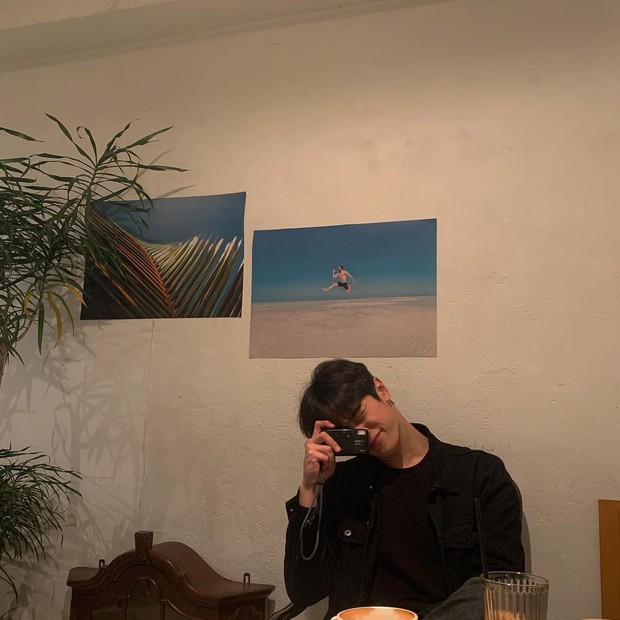 dalam kehidupan nyata, dia ahli di bidang fotografi dan sering mengunggahnya di akun Instagramnya (@kimdwan_).